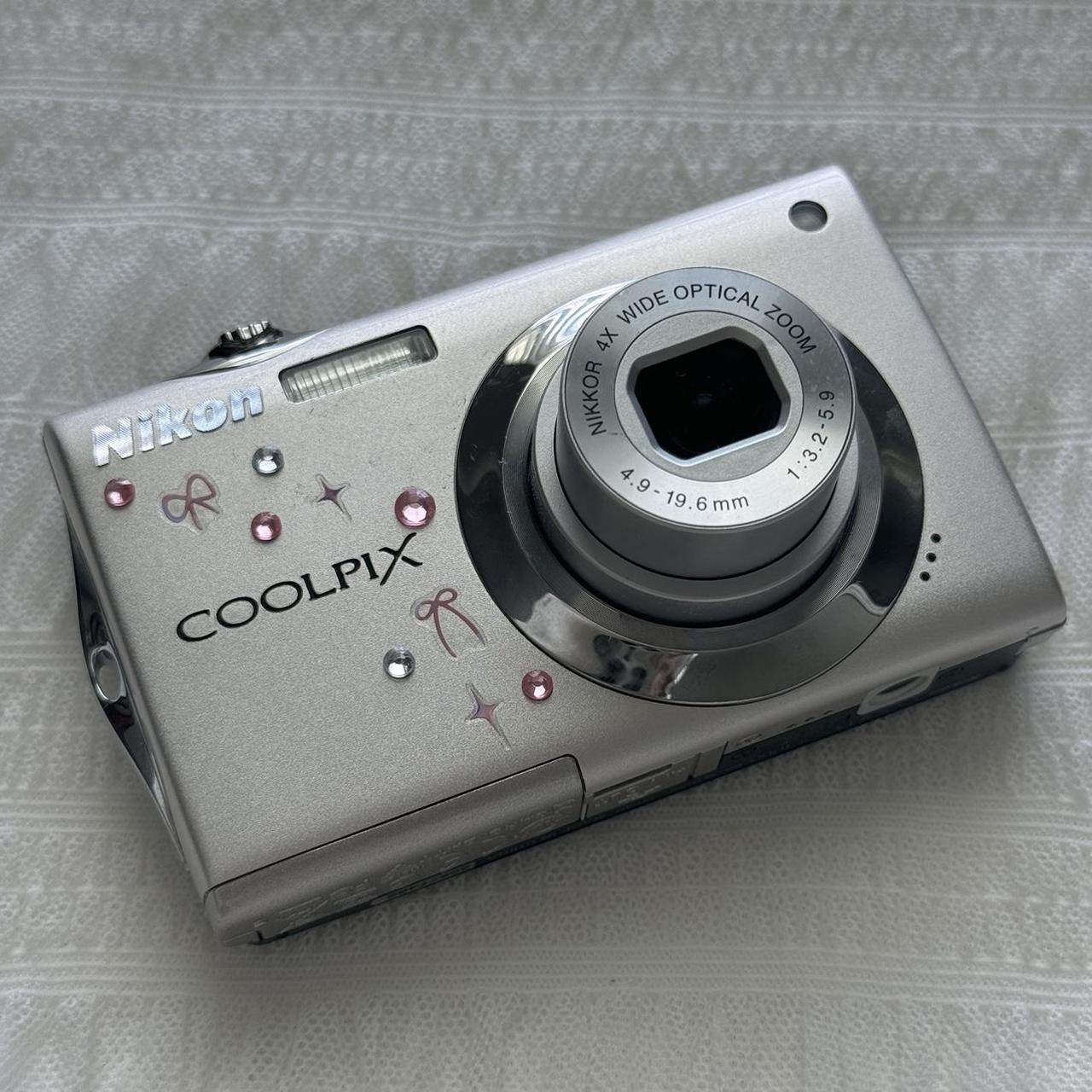 Geniune Pre-Owend Nikon Coolpix S4000 Digital Camera Bundle