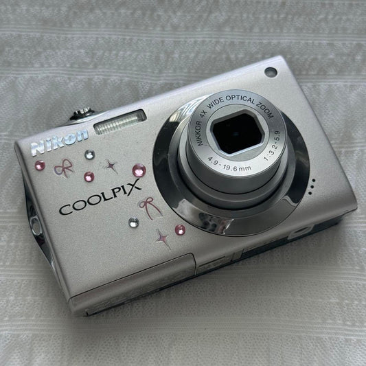 Geniune Pre-Owend Nikon Coolpix S4000 Digital Camera Bundle