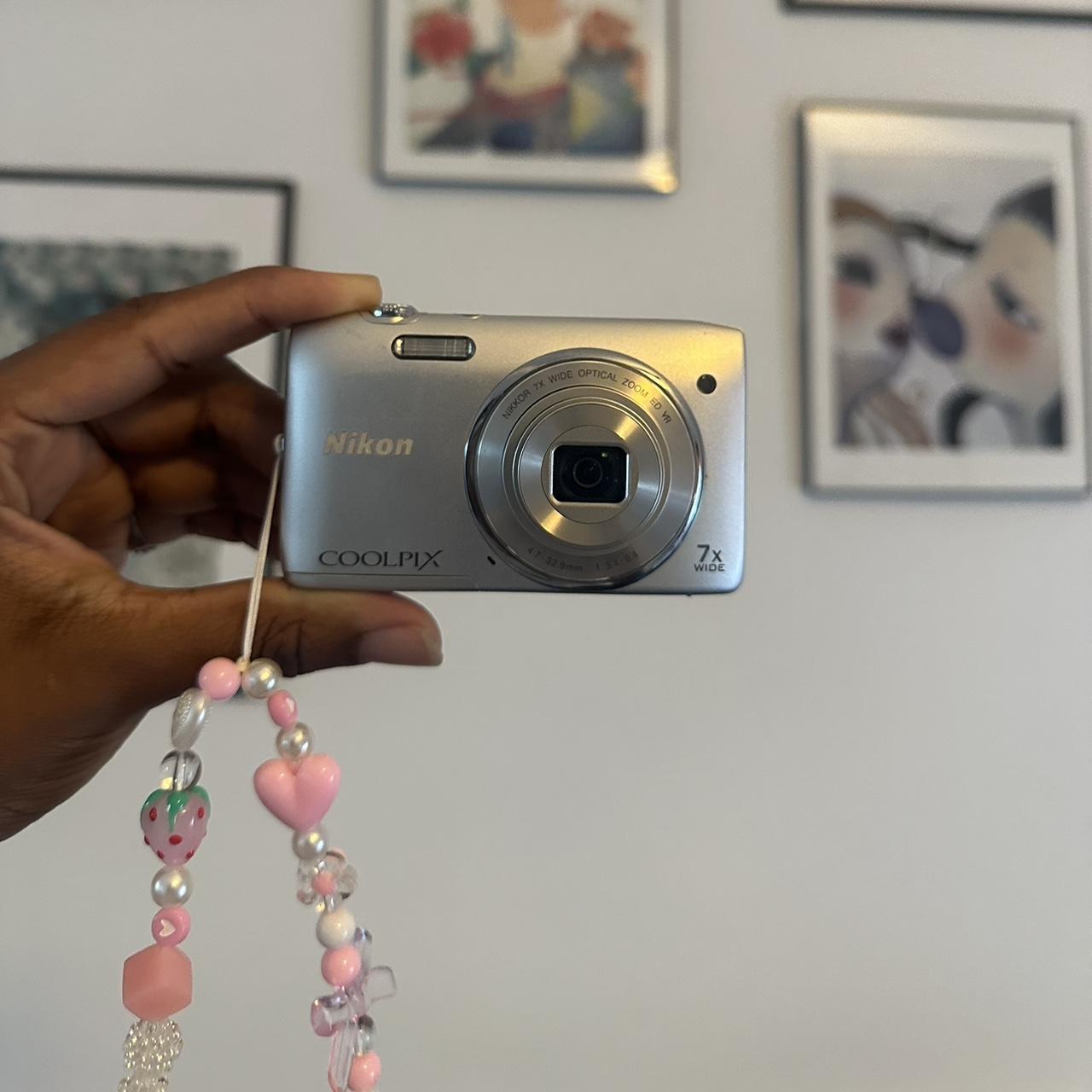 Geniune Pre-Owend Nikon Coolpix S3500 with 20.1 Megapixels 📸.