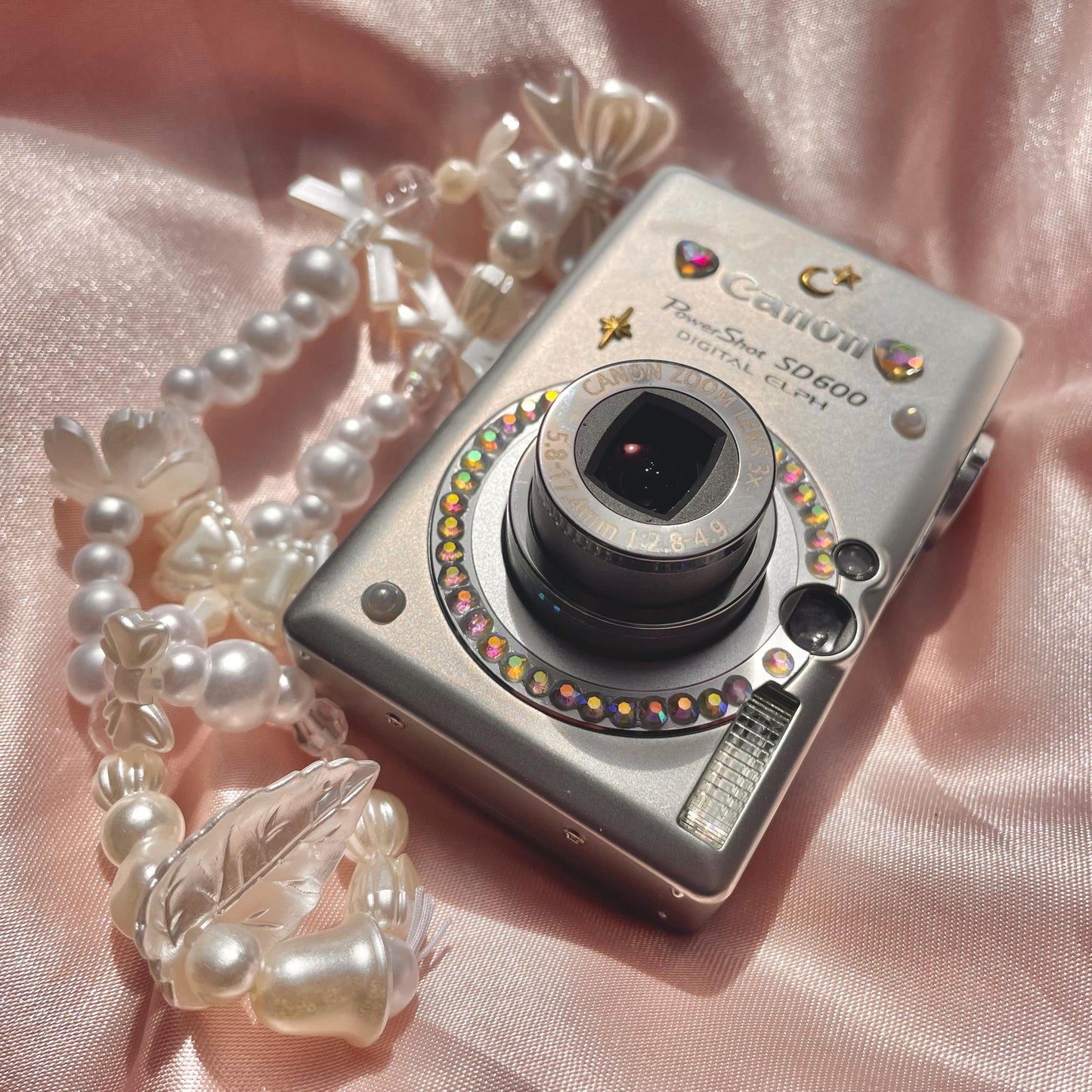 Geniune Canon PowerShot SD 600 near mint condition Digital Elph y2k aesthetic decorated digicam with beaded strap, full set PreOwned