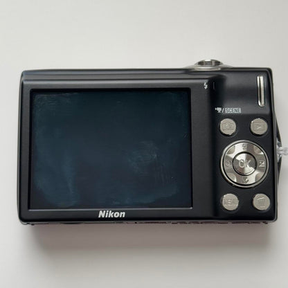 Geniune Pre-Owend Nikon Coolpix S3000 Digital Camera