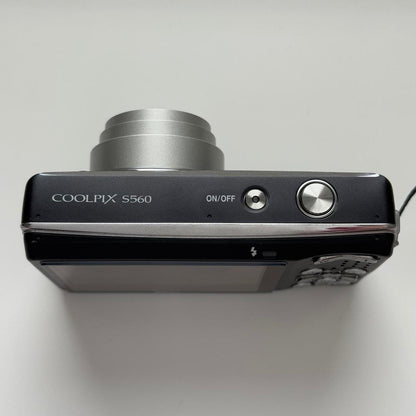 Geniune Pre-Owend Nikon Coolpix S560 Digital Camera