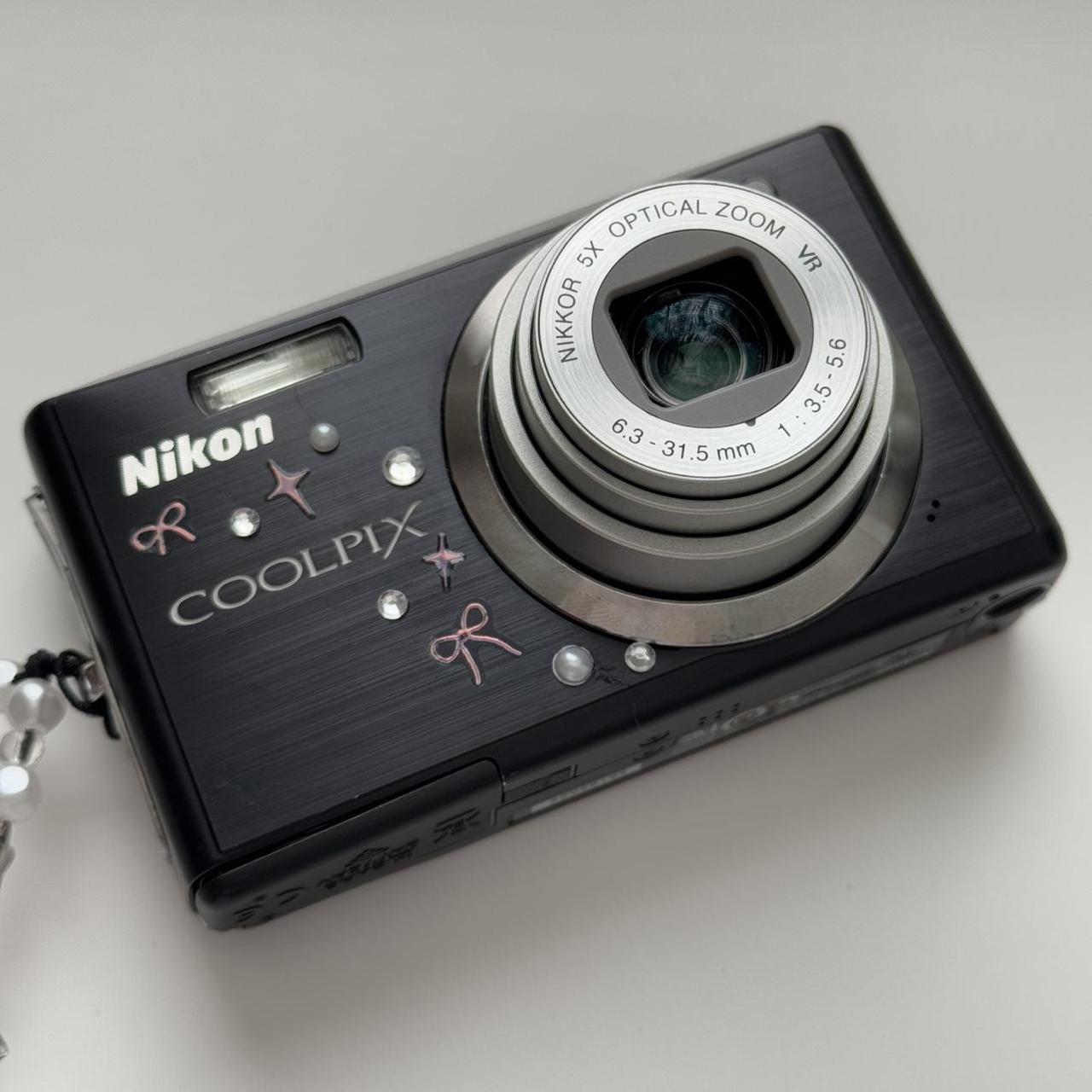 Geniune Pre-Owend Nikon Coolpix S560 Digital Camera