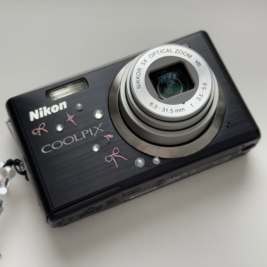 Geniune Pre-Owend Nikon Coolpix S560 Digital Camera