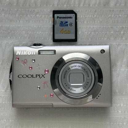 Geniune Pre-Owend Nikon Coolpix S4000 Digital Camera Bundle