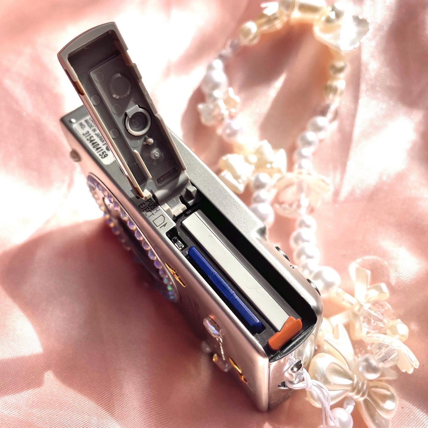 Geniune Canon PowerShot SD 600 near mint condition Digital Elph y2k aesthetic decorated digicam with beaded strap, full set PreOwned